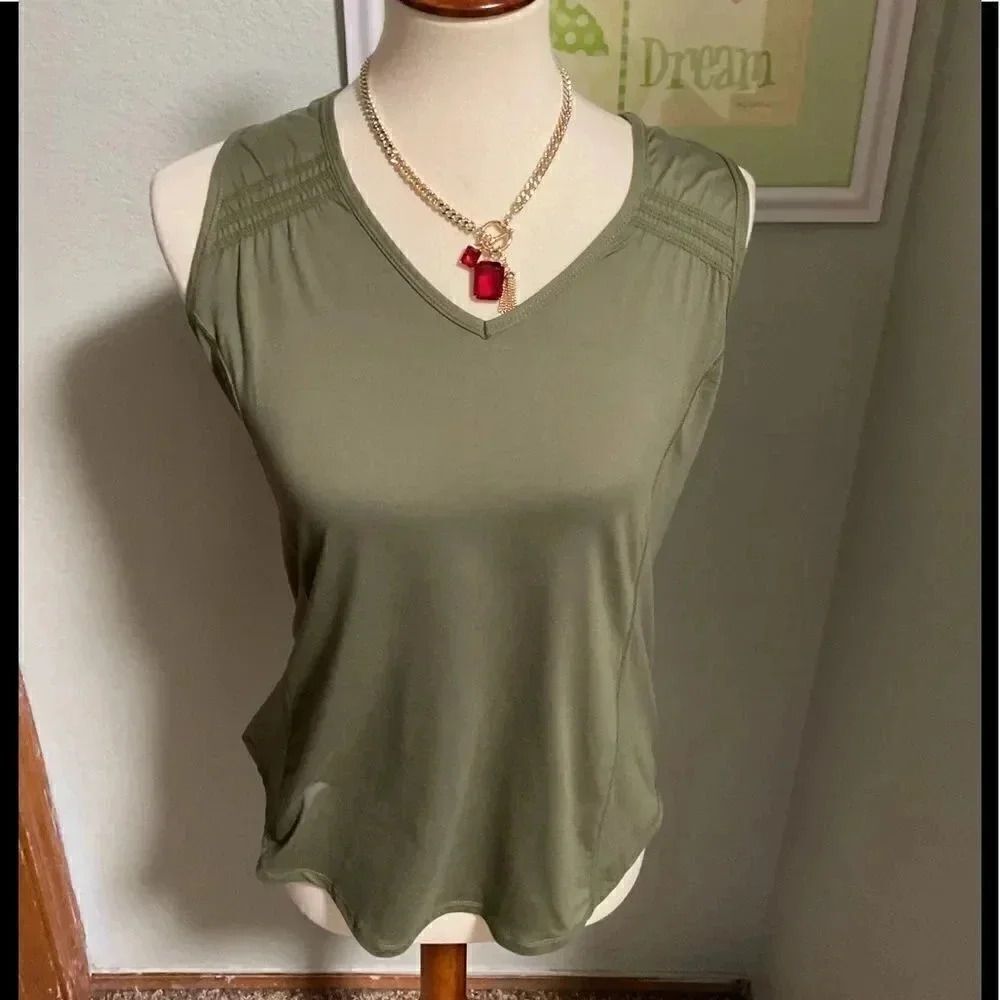 EUC Adventura Sleeveless Olive Workout Tank. Cutout Back Size M #129
